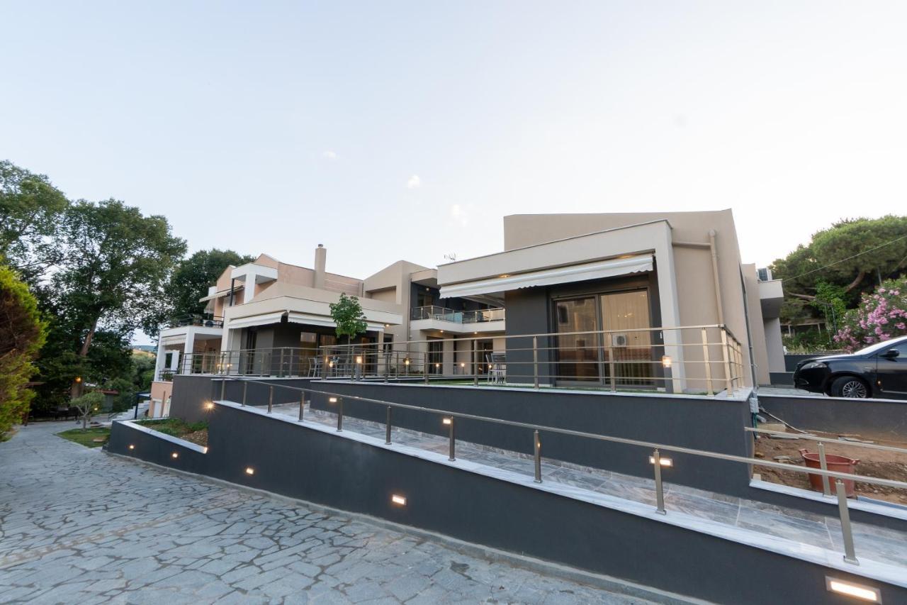 3 Doors Villas Nea Iraklitsa Exterior photo