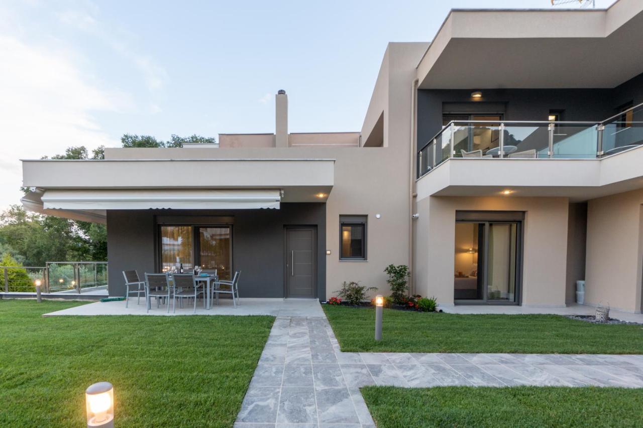 3 Doors Villas Nea Iraklitsa Exterior photo