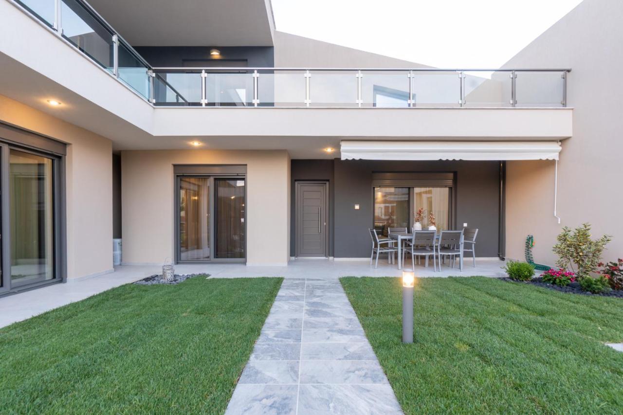3 Doors Villas Nea Iraklitsa Exterior photo