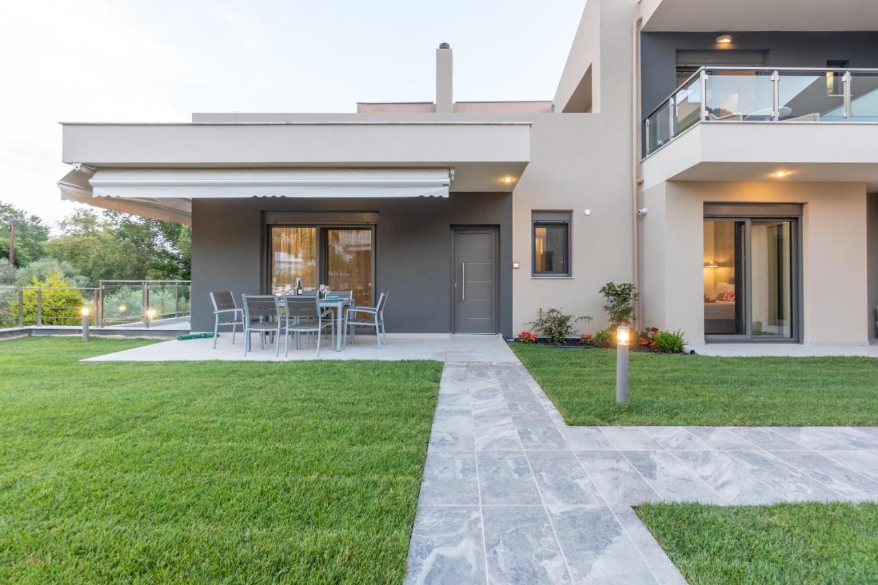 3 Doors Villas Nea Iraklitsa Exterior photo