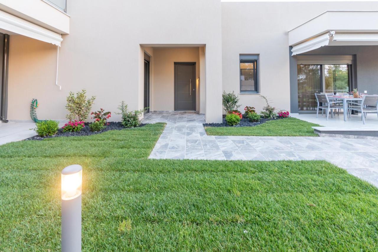 3 Doors Villas Nea Iraklitsa Exterior photo